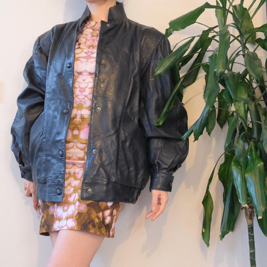 Chic vintage 80s black leather jacket - OneCatBoutique