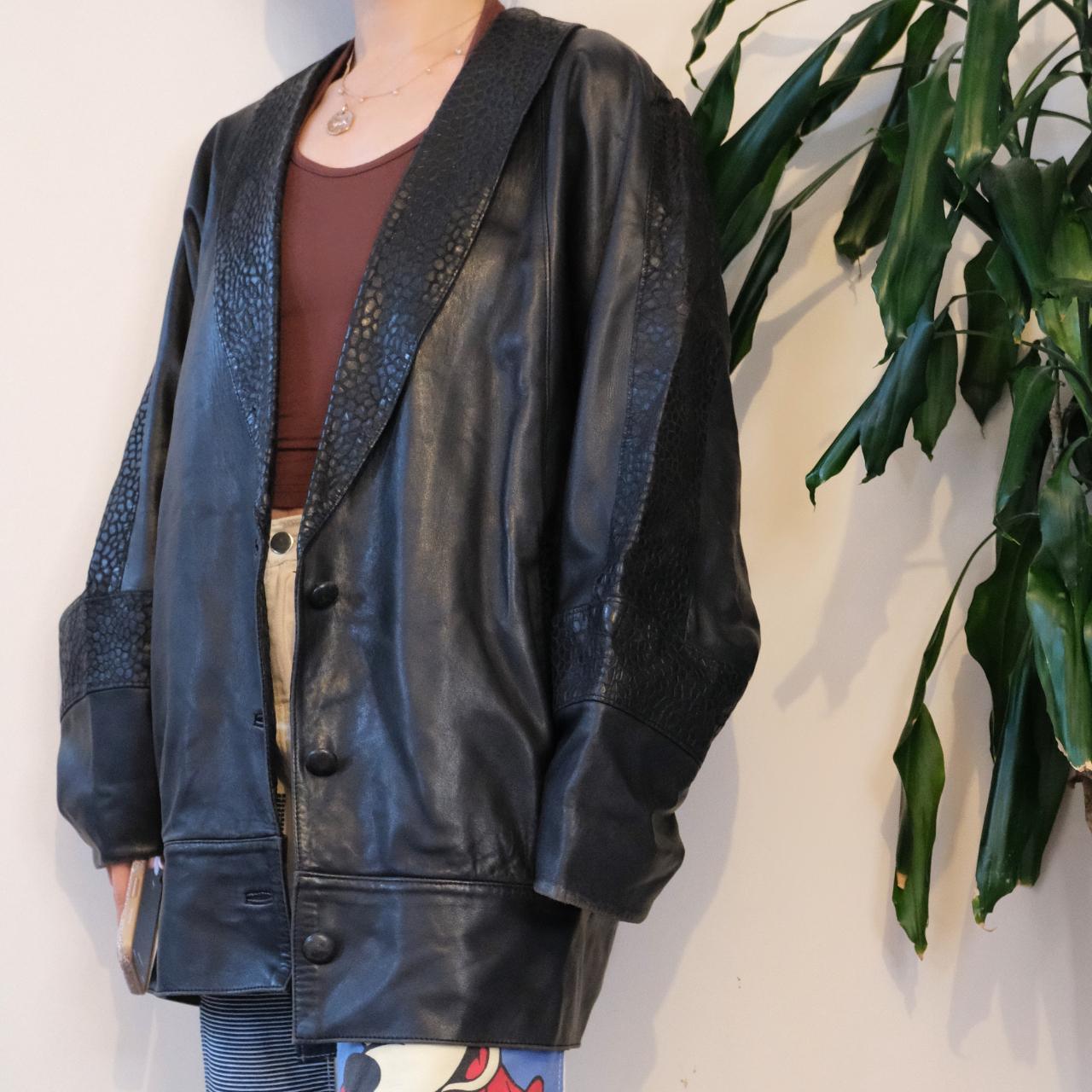 Classic vintage 80s black leather jacket with embossed collar - OneCatBoutique