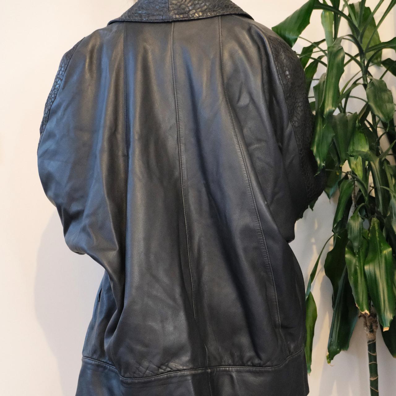 Classic vintage 80s black leather jacket with embossed collar - OneCatBoutique