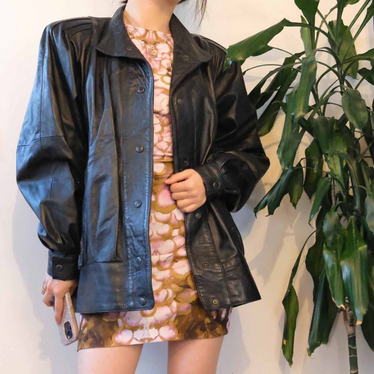 Vintage 80s black leather jacket with oversized shoulder - OneCatBoutique