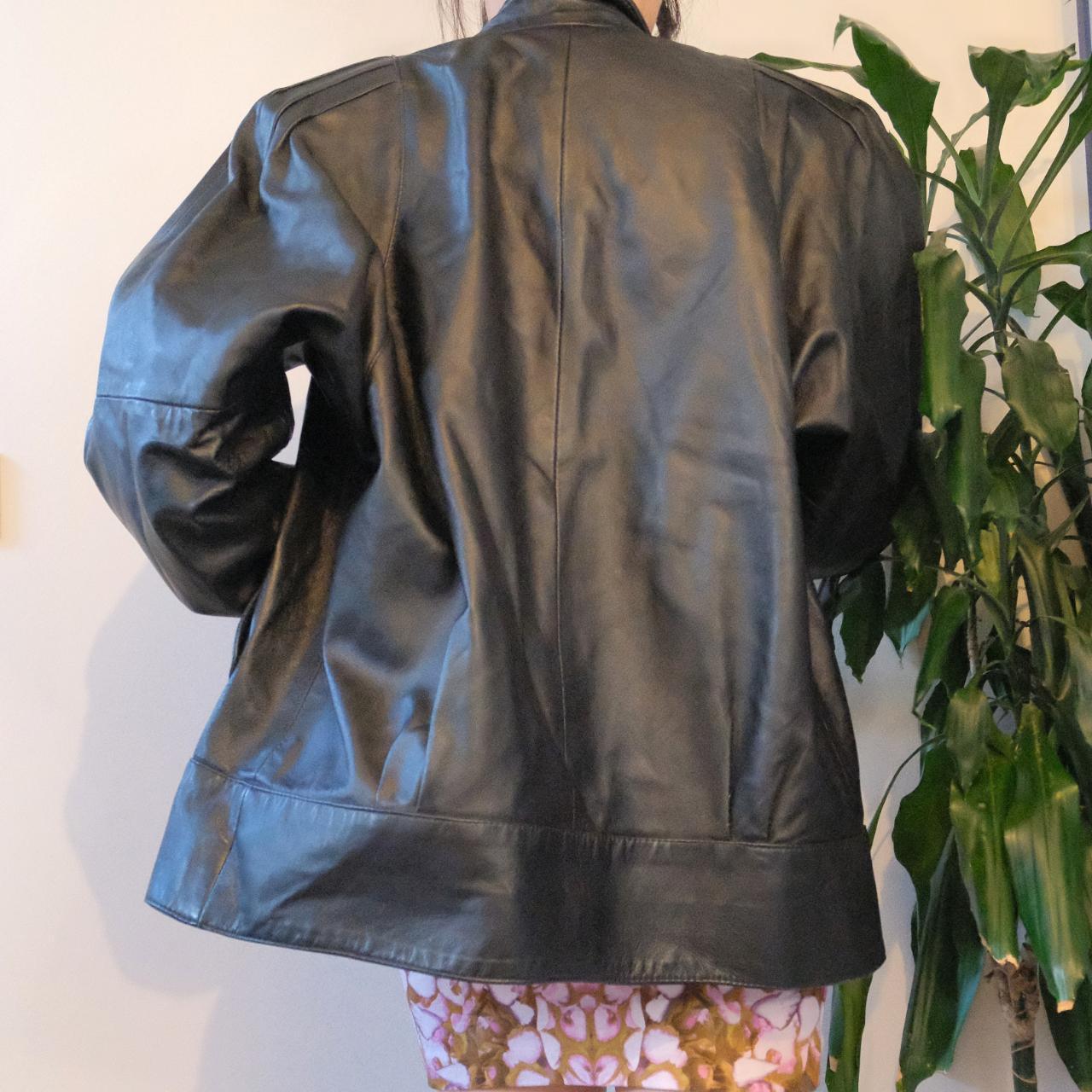 Vintage 80s black leather jacket with oversized shoulder - OneCatBoutique